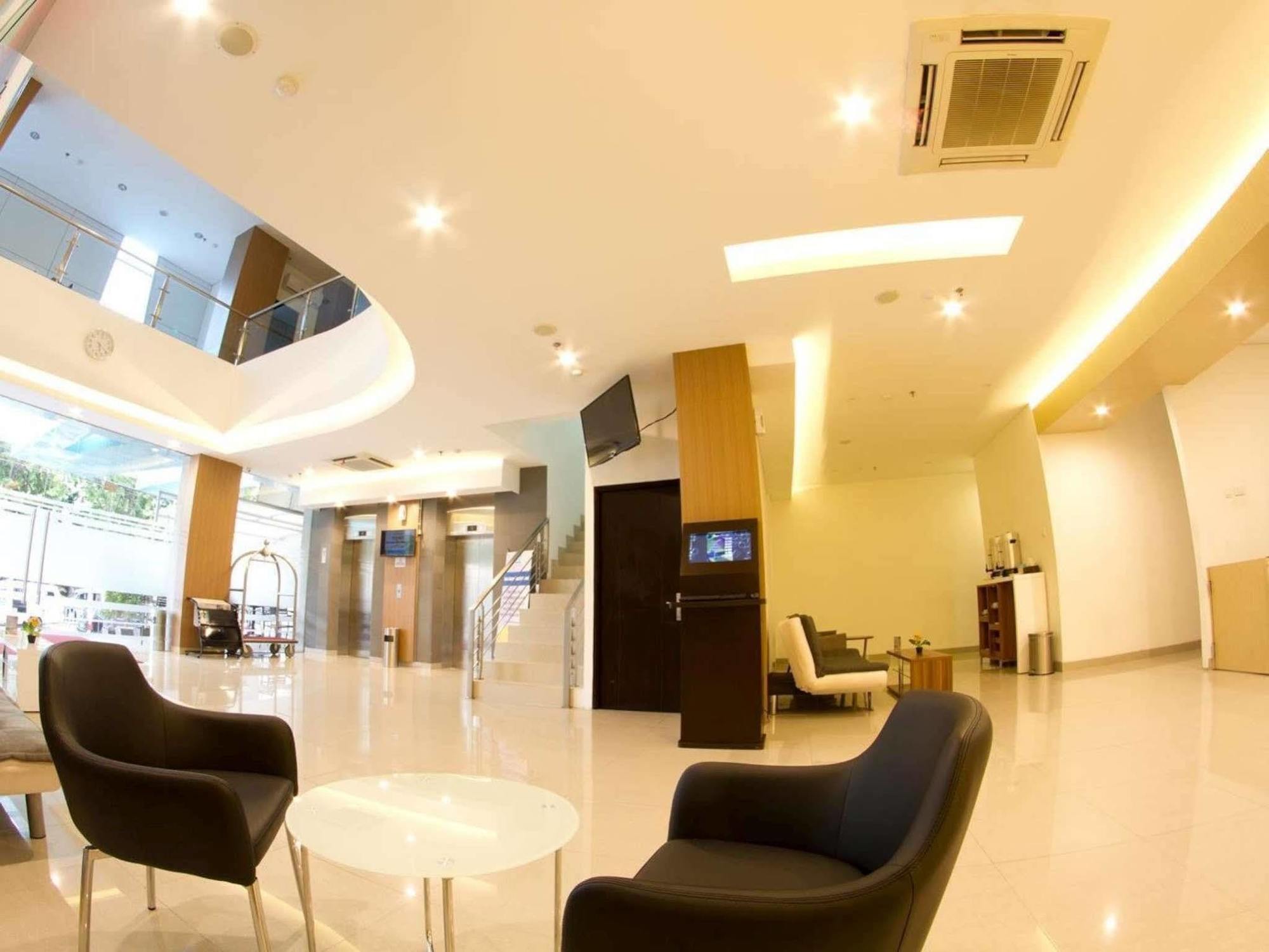 Hotel 88 Grogol Jakarta By Wh Eksteriør bilde
