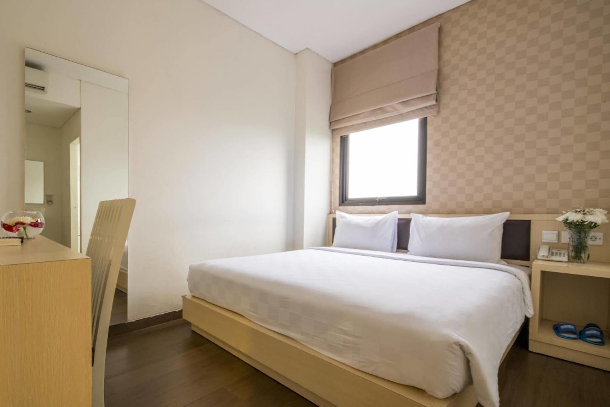 Hotel 88 Grogol Jakarta By Wh Eksteriør bilde