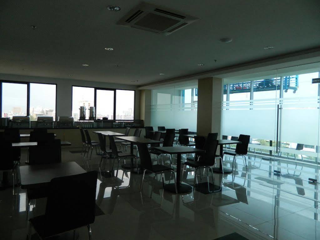 Hotel 88 Grogol Jakarta By Wh Eksteriør bilde